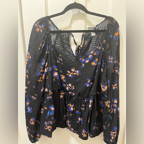 Ava & Vic Long Sleeve Floral Blouse - Picture 2 of 5